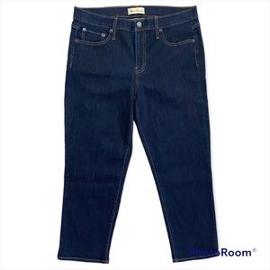 GAP Slim Crop Size 31 NEW!